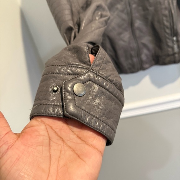 J2 Gray Faux Leather Lined Layer Women's Jacket Size XL with zippers and pockets - Picture 5 of 8
